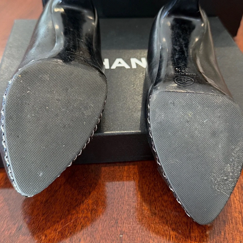 CHANEL  Black Leather Cap-Toe Chain-Trim Platform Pumps with box